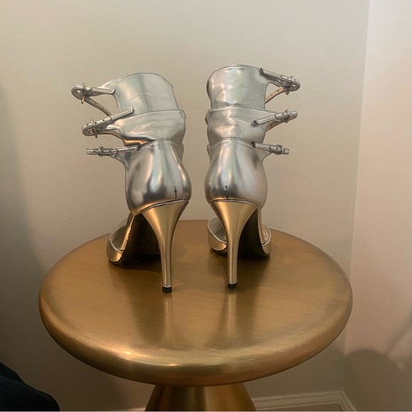 Stuart Weitzman Silver Pointy Toe Multi Ankle Strap Heels - Picture 4 of 6